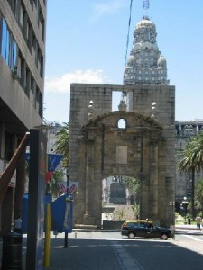 Gates of Montevideo (Puerto de la Ciudalela)