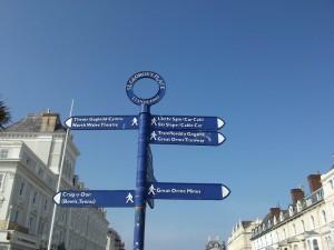 Sign on The Promenade, Llandudno, Wals