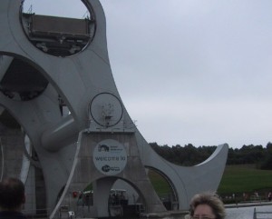 Falkirk Wheel begins to turn. (Falkirk, Scotland)