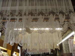 031- Lace curtains