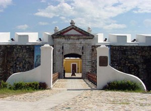 049-street-entrance-to-the-historic-fort